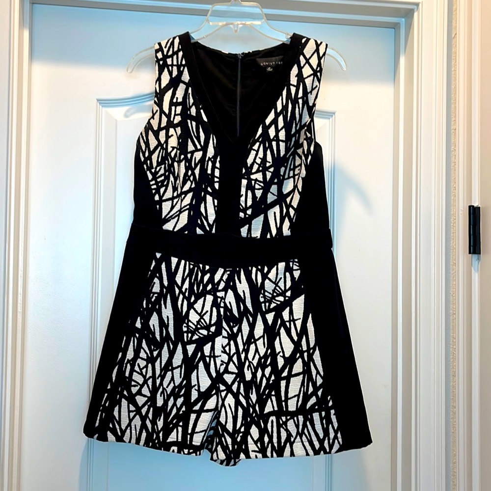 Adelyn Rae Wilber Textured V-neck Romper